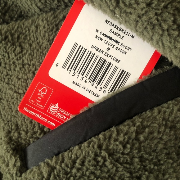 🥶 🚨The North Face Furry Fleece Jacket - Picture 3 of 3